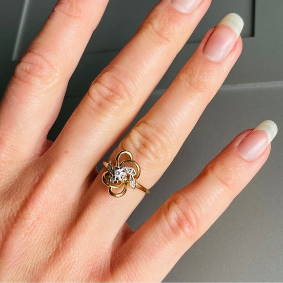 10k Yellow Gold Natural Diamond Swirl Design Vintage Ring - Picture 2 of 12